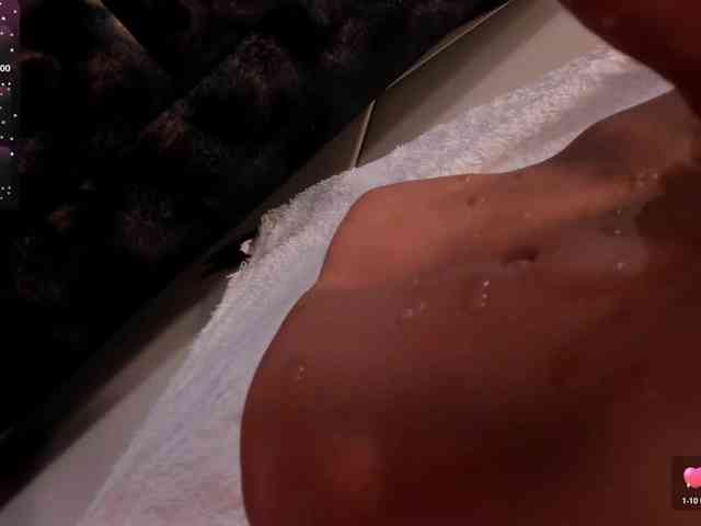 CarolineGrace webcam