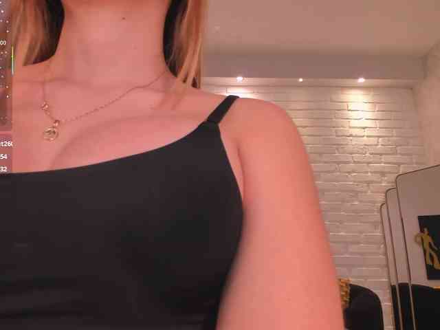 CarolineGrace webcam