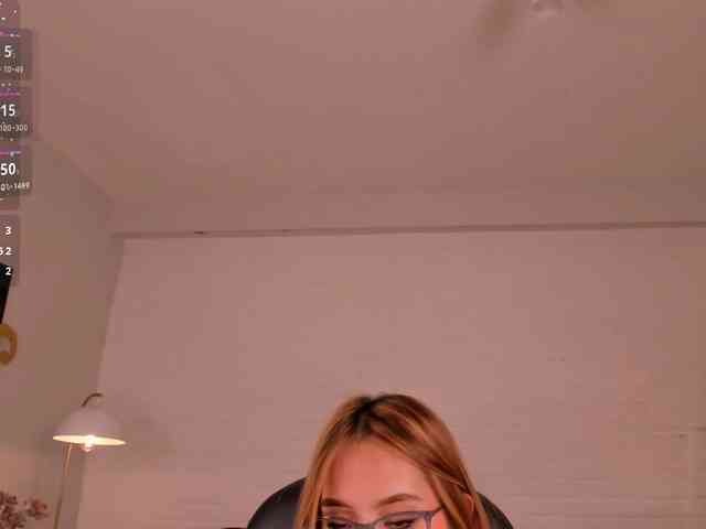 CarolineGrace webcam