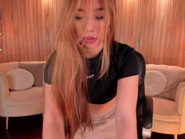 CarolineGrace webcam