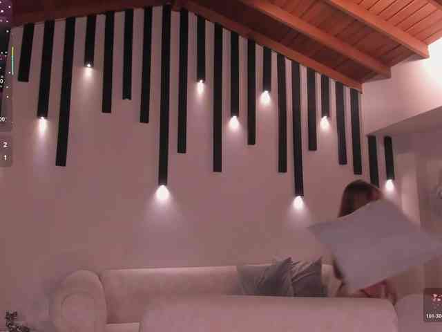 CarolineGrace webcam
