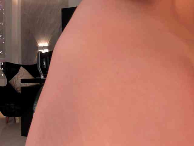 CarolineGrace webcam