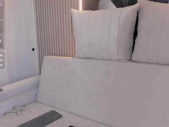 CarolineGrace webcam