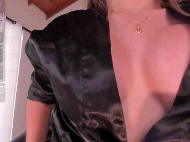 CarolineGrace webcam