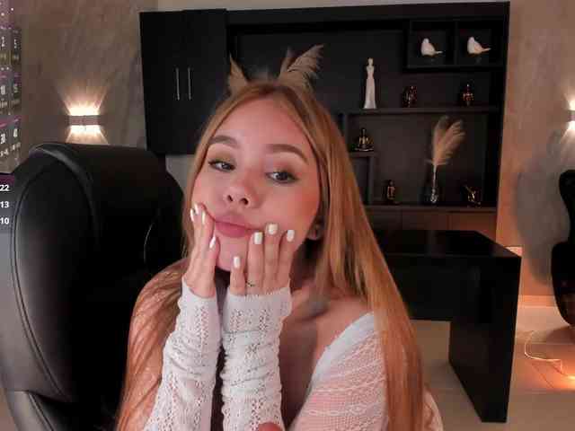 CarolineGrace webcam