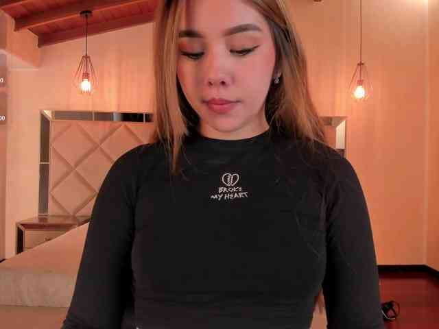 CarolineGrace webcam