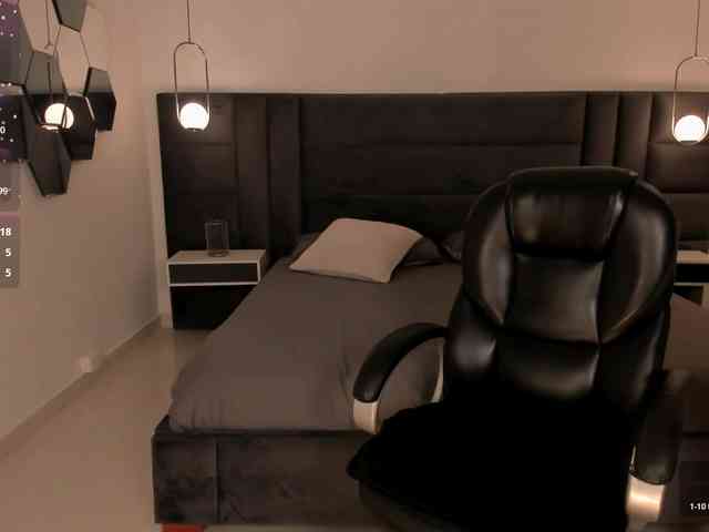 CarolineGrace webcam