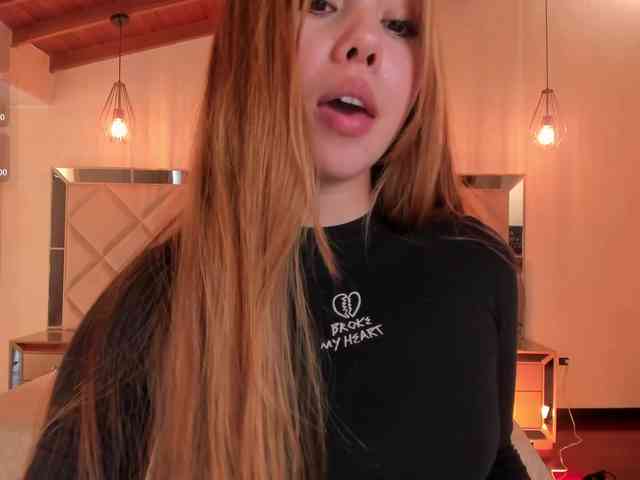 CarolineGrace webcam