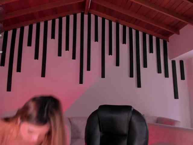 CarolineGrace webcam