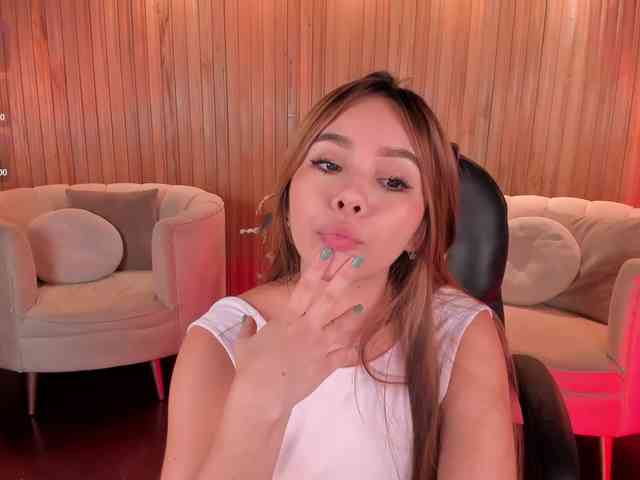 CarolineGrace webcam