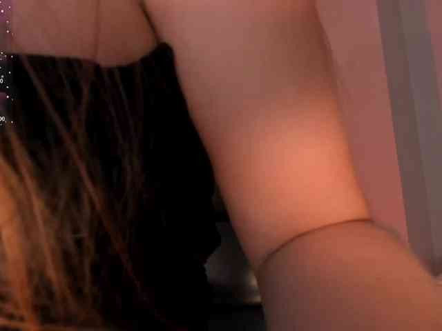 CarolineGrace webcam