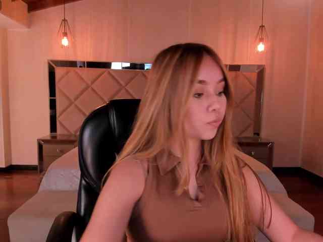CarolineGrace webcam