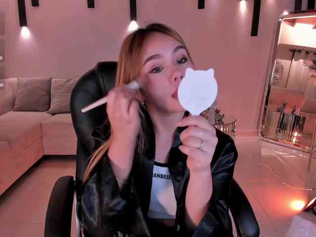 CarolineGrace webcam