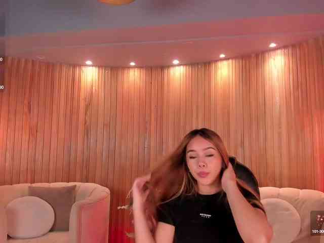CarolineGrace webcam