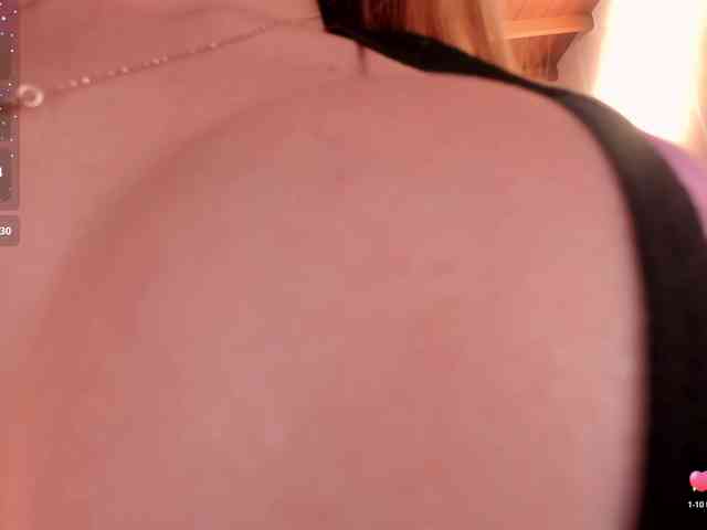 CarolineGrace webcam