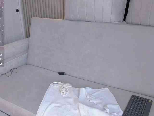 CarolineGrace webcam