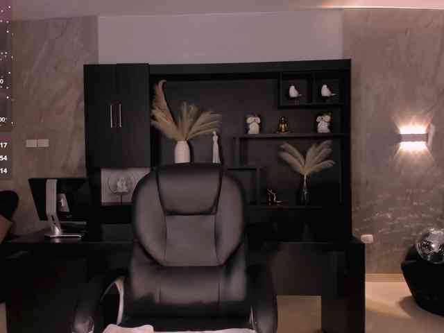 CarolineGrace webcam