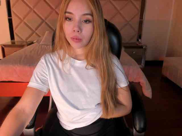 CarolineGrace webcam