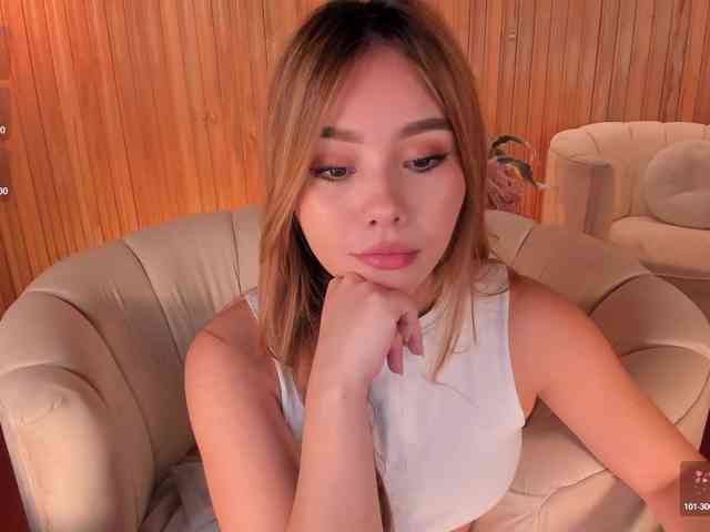 CarolineGrace webcam