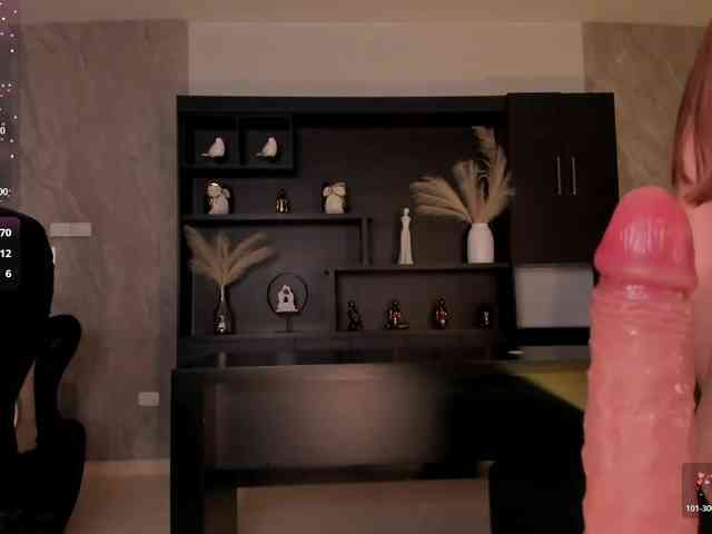 CarolineGrace webcam