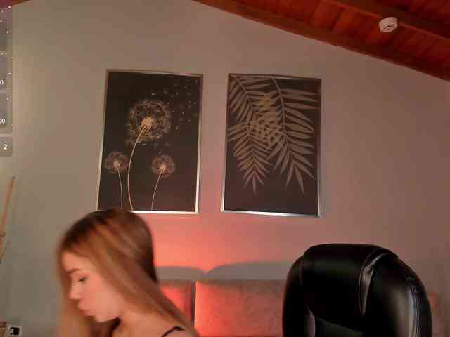 CarolineGrace webcam