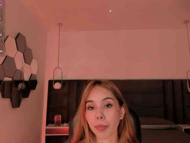 CarolineGrace webcam