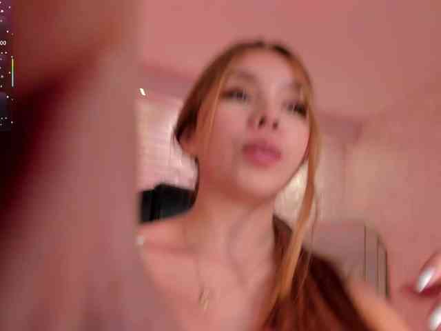 CarolineGrace webcam