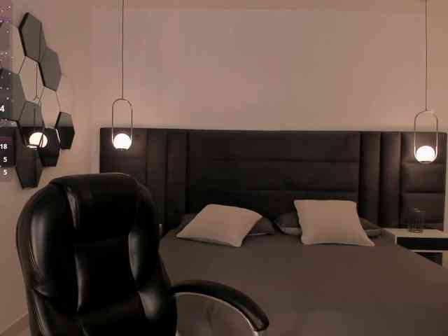 CarolineGrace webcam