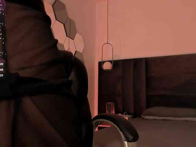 CarolineGrace webcam