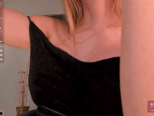 CarolineGrace webcam