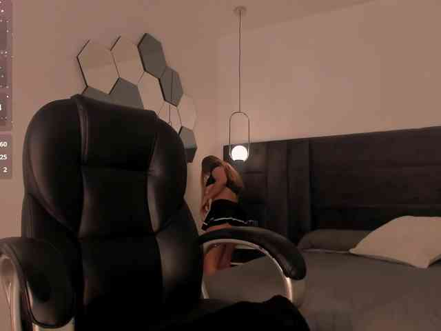 CarolineGrace webcam