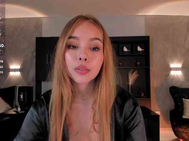 CarolineGrace webcam