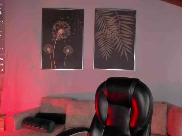 CarolineGrace webcam