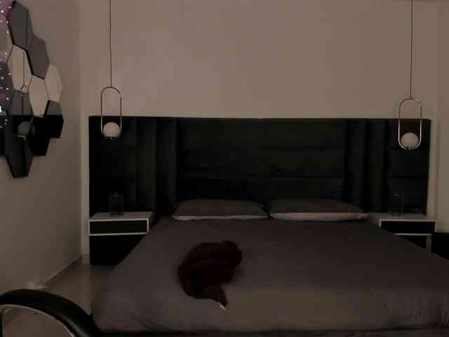 CarolineGrace webcam