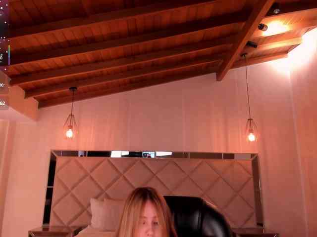 CarolineGrace webcam
