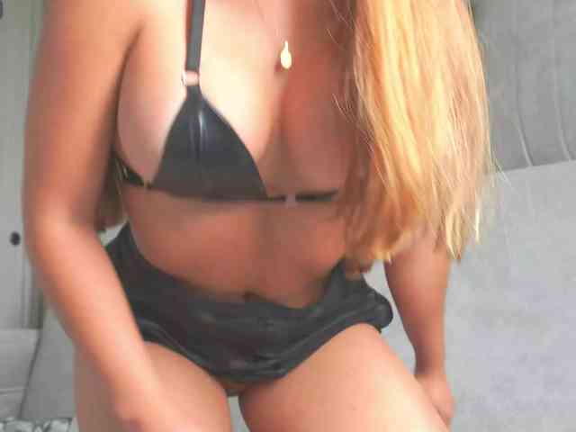 CarolineGrace webcam