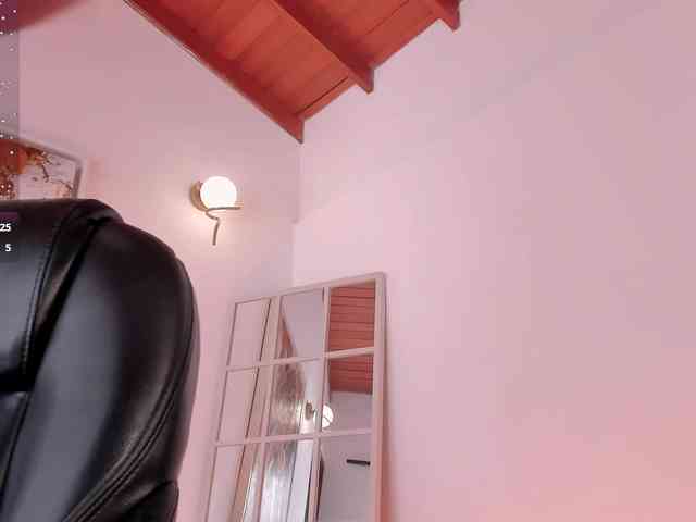 CarolineGrace webcam