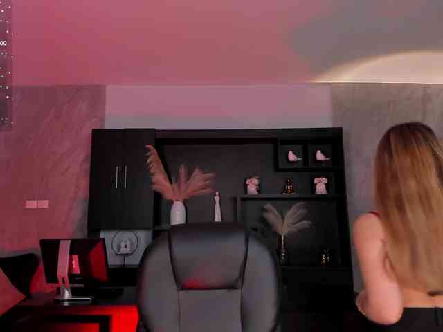 CarolineGrace webcam