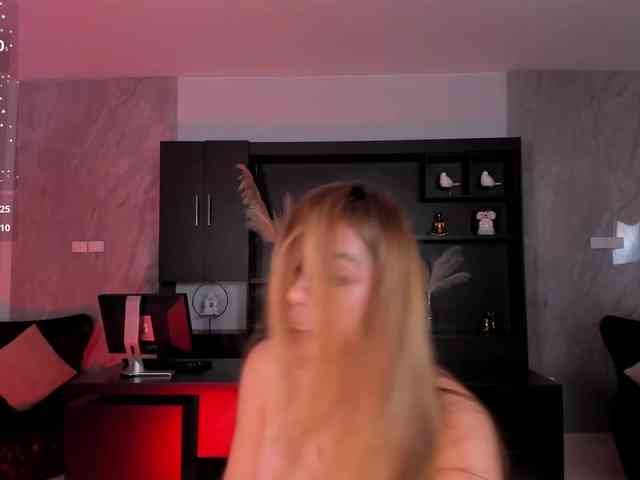 CarolineGrace webcam