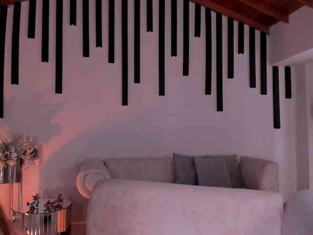 CarolineGrace webcam