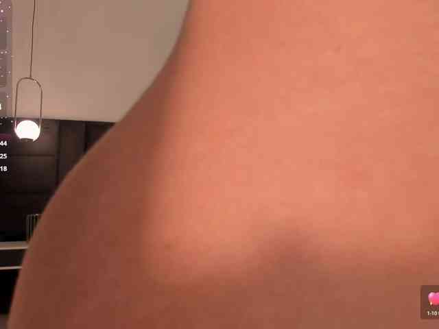 CarolineGrace webcam