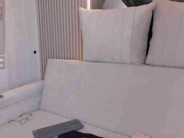 CarolineGrace webcam