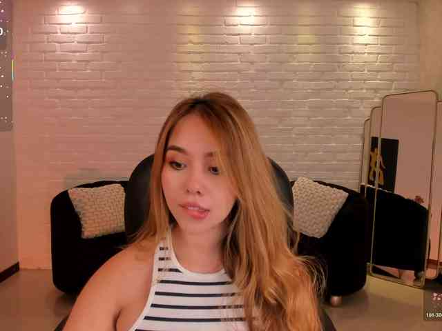 CarolineGrace webcam