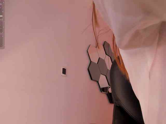 CarolineGrace webcam