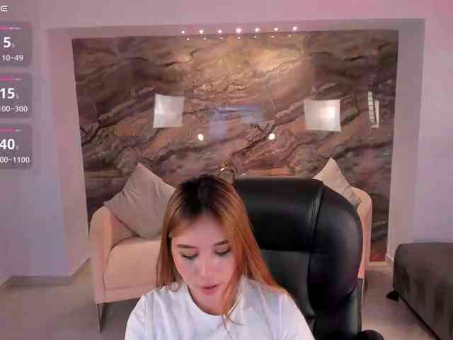 CarolineGrace webcam