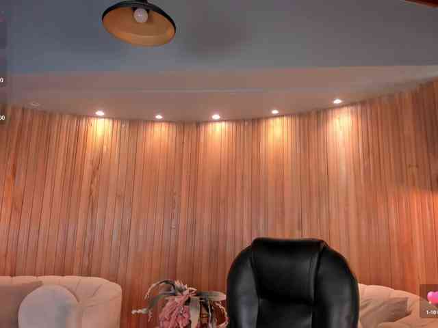 CarolineGrace webcam