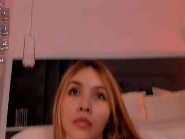 CarolineGrace webcam