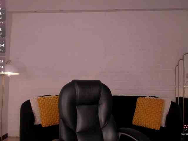 CarolineGrace webcam