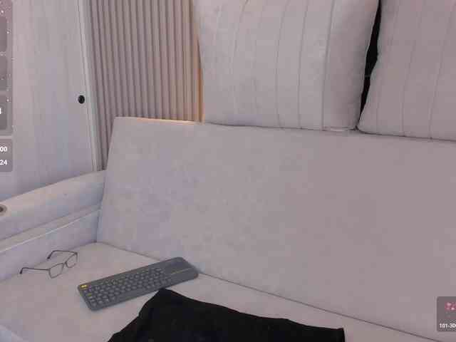 CarolineGrace webcam