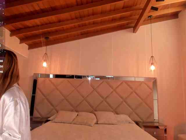 CarolineGrace webcam